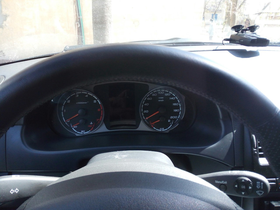 Так выглядит выключенная днем — Lada Приора седан