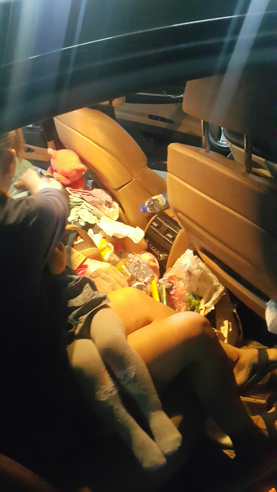 Срач в машине во время поездки . — BMW 7 series (F01/02)