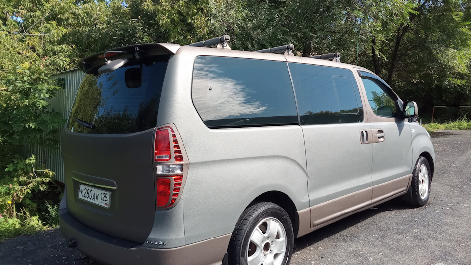 С праздником! — Hyundai Grand Starex, 2,5 л, 2008 года | другое | DRIVE2
