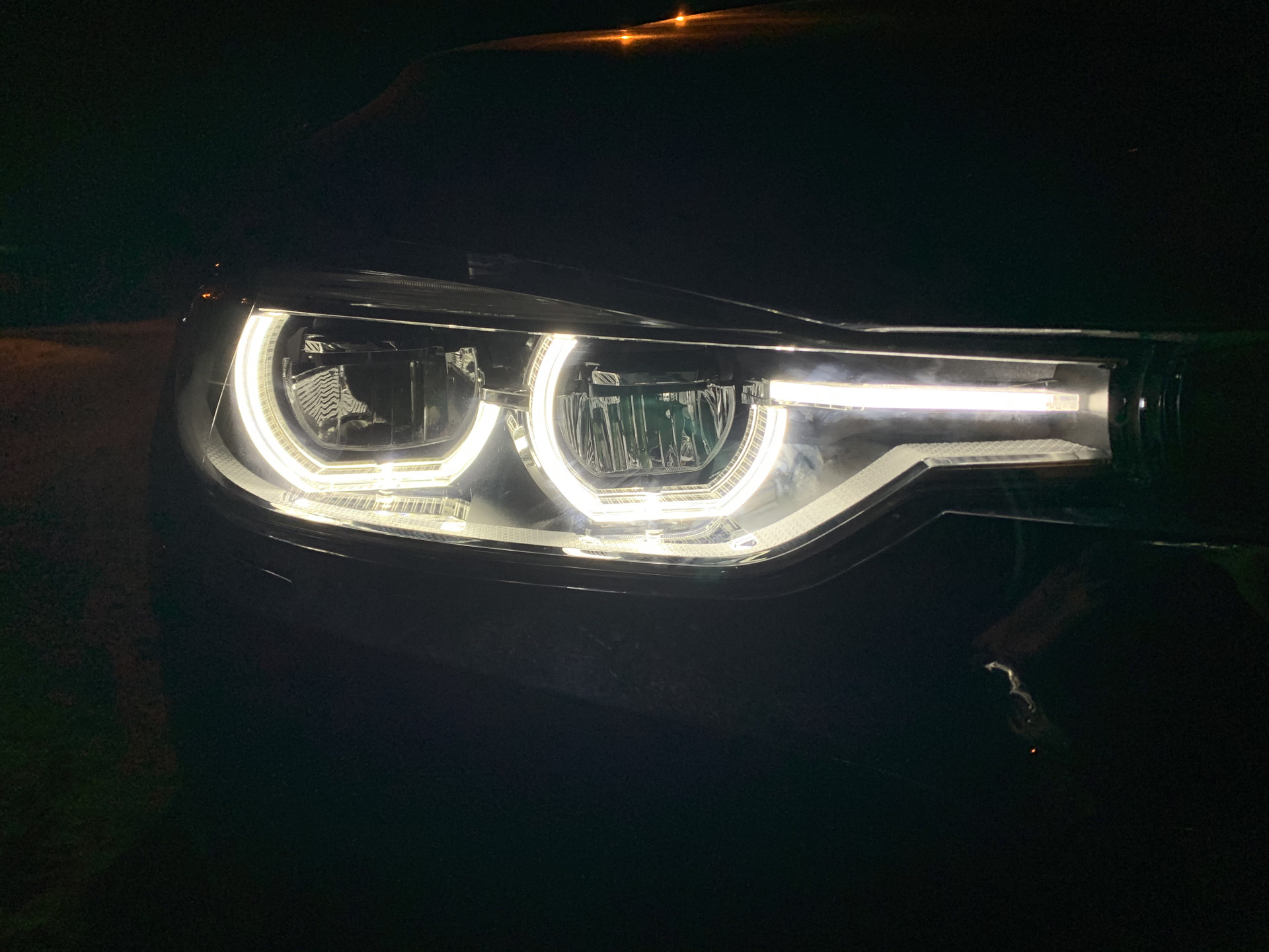 F30 led фары. Лед фары на 14. разбитая лед фара. альфа красивая с лед фарой.