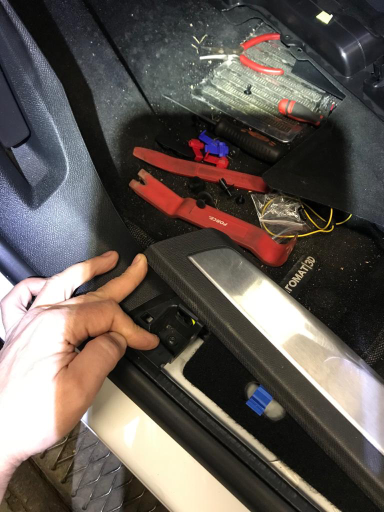 Светящиеся накладки на пороги — Peugeot 3008 (2G), 2 л, 2018 года ...