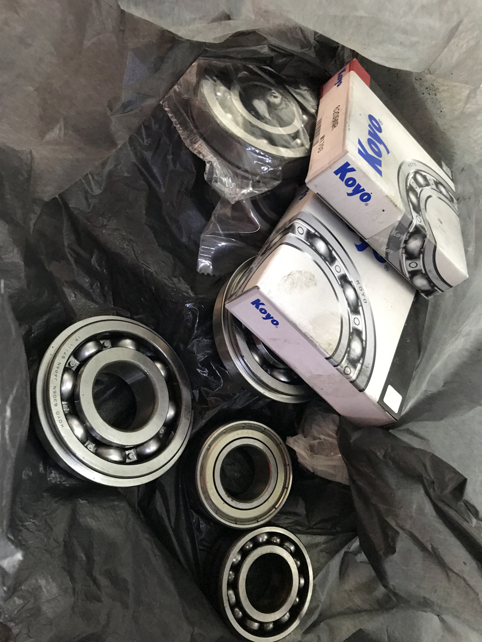 Замена заднего подшипника раздатки на ниве не снимая раздатки. 84AAAgPV5eA 960. Замена заднего подшипника раздатки на ниве не снимая раздатки фото. Замена заднего подшипника раздатки на ниве не снимая раздатки-84AAAgPV5eA 960. картинка Замена заднего подшипника раздатки на ниве не снимая раздатки. картинка 84AAAgPV5eA 960. Начну с того что не мог найти подшипников в Раздатку и КПП даже (Российских было пару штук)Редко кто возит оказывается.на второй день все таки нашел почти все подшипники Японских и Шведских производств.Но все же Пару подшипников пришлось взять российских потому что такие другие производители не выпускают такие подшипники.