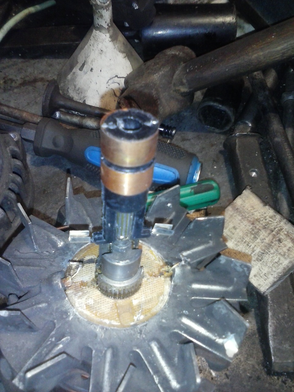 Замена контакты колец генератора 9402. Контактные кольца генератора ваз 2110. Кольца генератора ваз 2110. Кольца генератора ваз 2114. Кольца генератора ваз 2114.