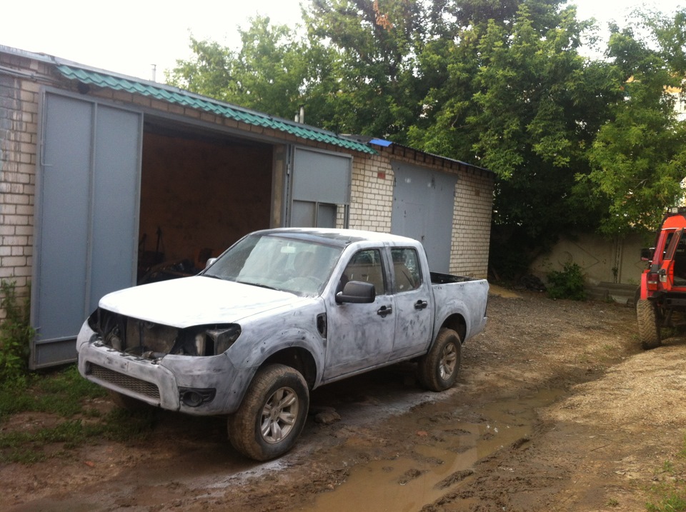 Ford Ranger in black Raptor