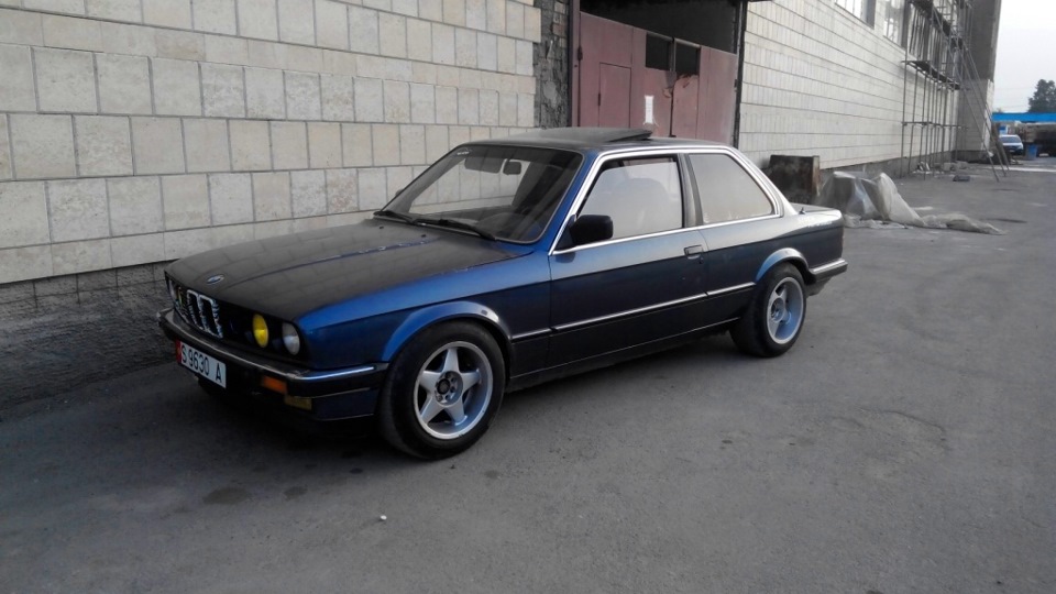 BMW 323i e30