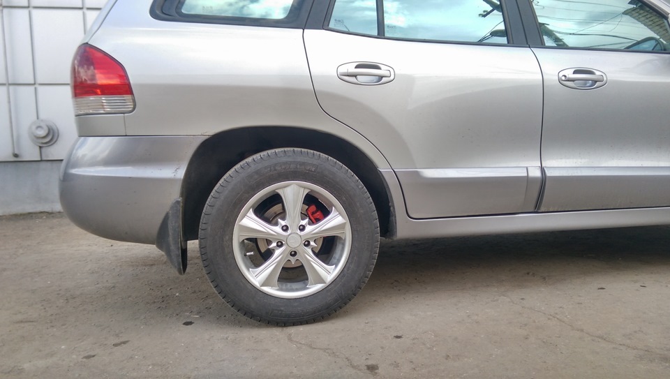 После замены пружин и амортизаторов, обул покрышки 235.65.r17 ...