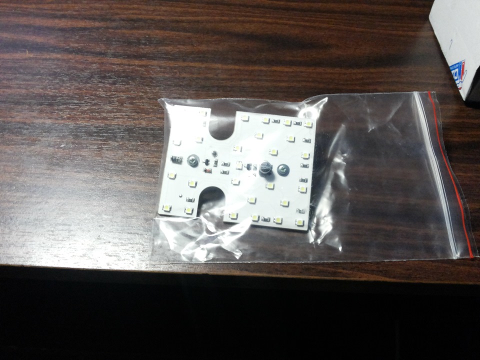 Замена штатного плафона салонного освещения на светодиодное салонной ...