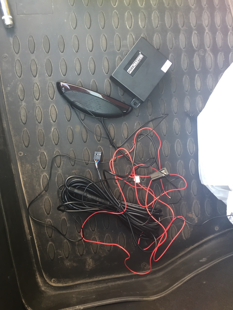 Установка системы парковки ParkMaster 4DJ35 Black. — KIA Ceed (1G), 1,4 ...