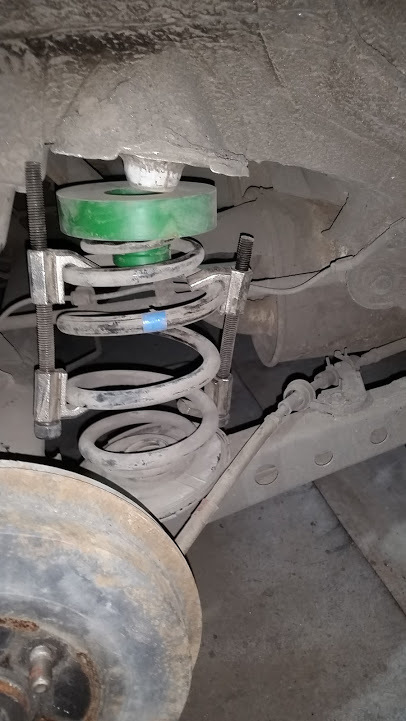 Проставки на тойота спасио ае111. Тойота версо увеличение клиренса. Поднять клиренс газели. Пружины тойота платц. Проставки под пружину тойота пробокс.