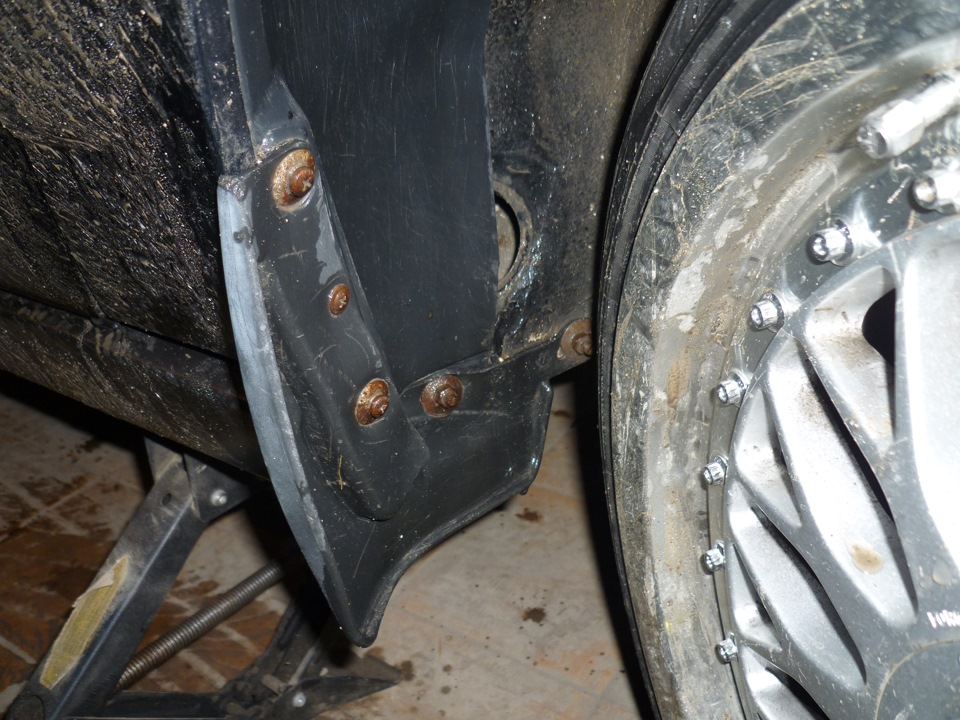 Приора с дырочкой в правом боку :))) — Lada Приора хэтчбек, 1,6 л, 2008 ...