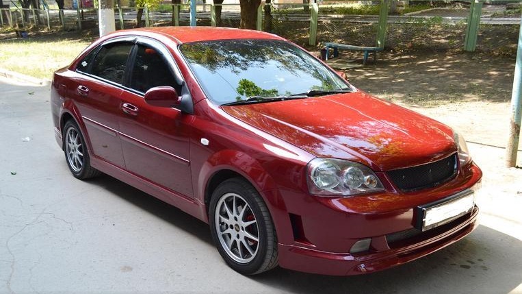 Chevrolet Lacetti красный с черной крышей