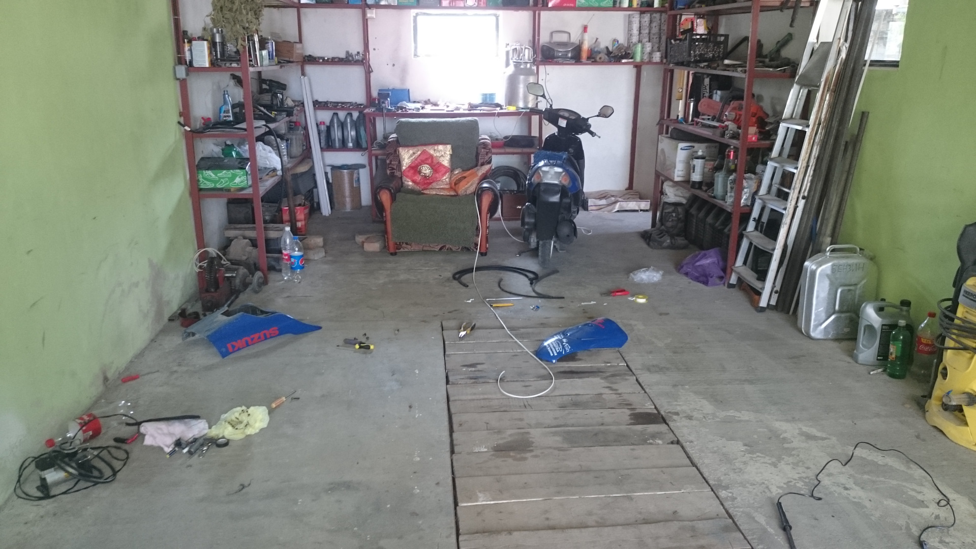 КАМАЗовский сигнал на мопед или дело было вечером делать было нечего ...