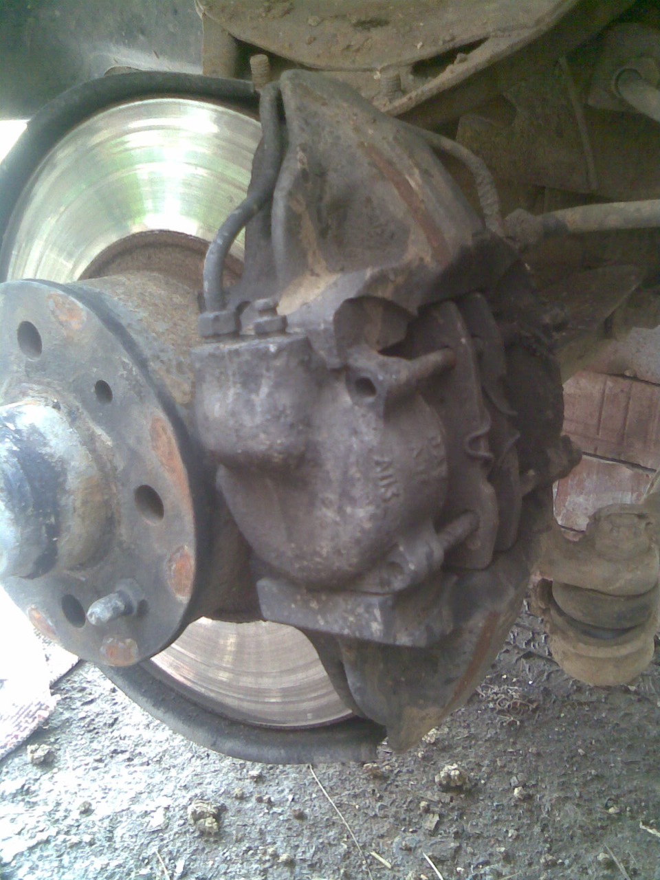 Замена передних тормозных колодок — Lada 21063, 1,5 л, 1987 года ...