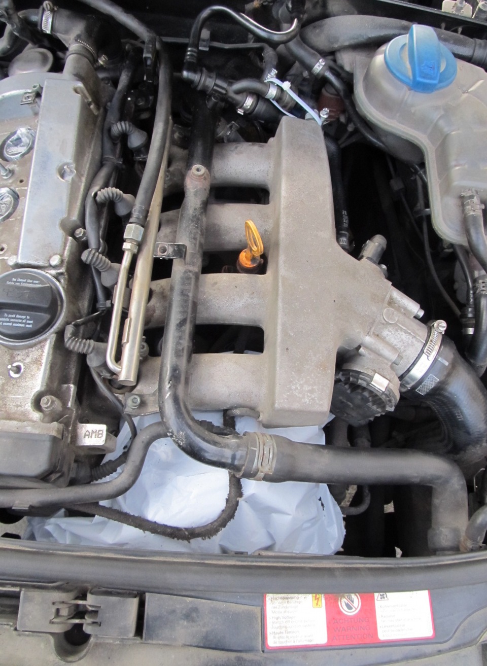 решил помыть двигатель, почистить дроссель и заменить Прокладку крышки ...