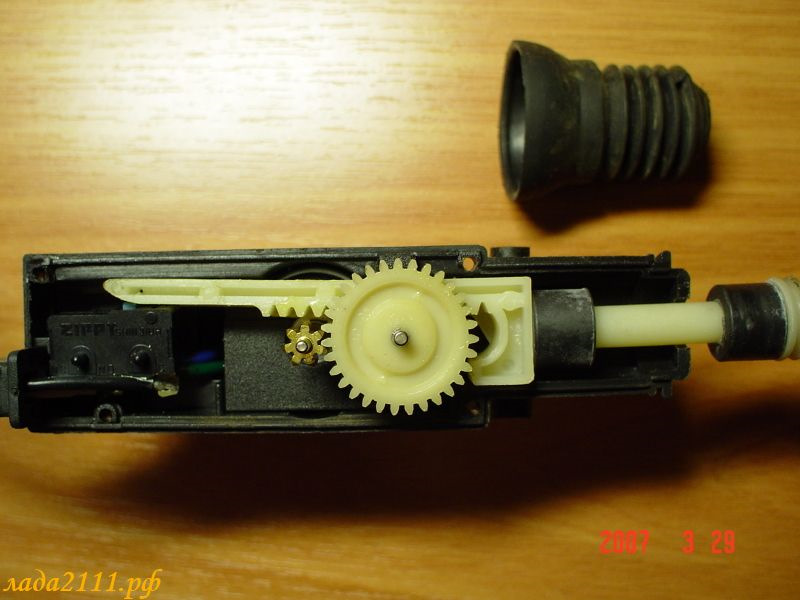 актуатор центрального замка - Volkswagen Passat Variant (B3), 1,9 л, 1992 года э