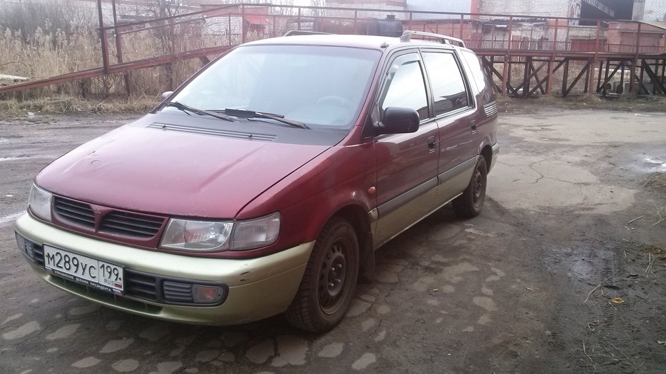 Спейс вагон 1997. Мицубиси Спейс вагон 1997. Mitsubishi Space Wagon. Suzuki Swift 1999.