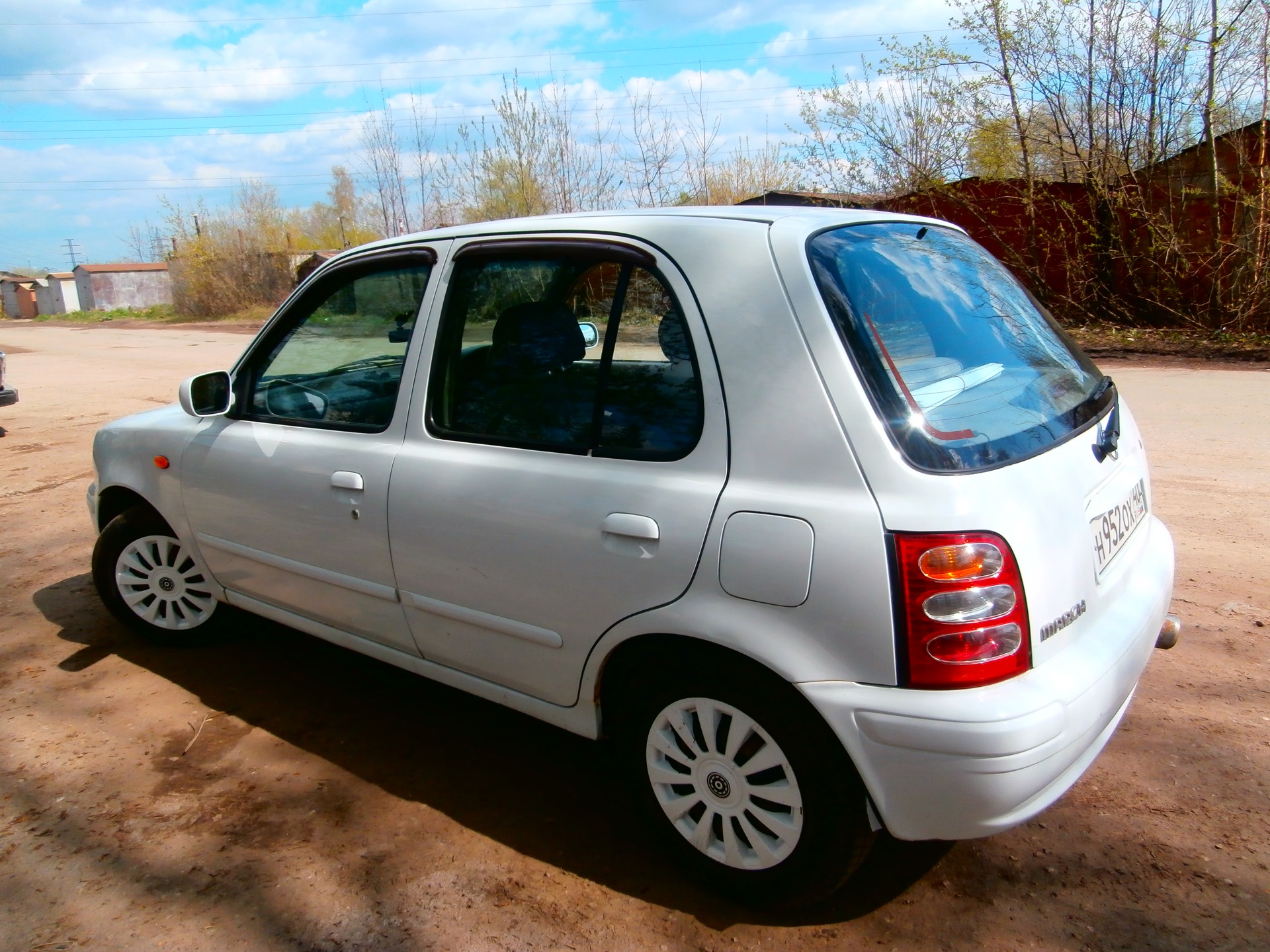 Nissan March k11 Pink