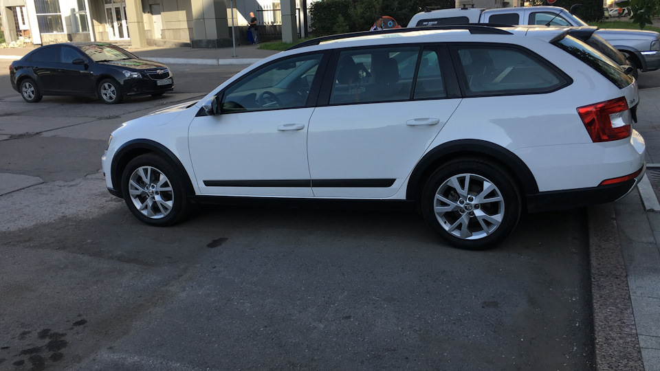 Skoda Octavia Scout Аскетичный САРАЙ