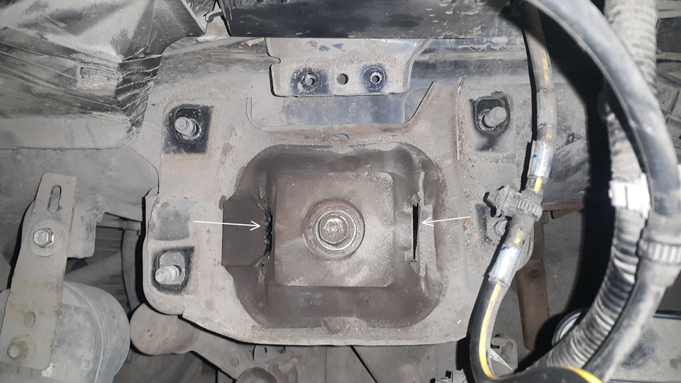 Доступ к левой подушке открыт. — Mazda 3 (1G) BK