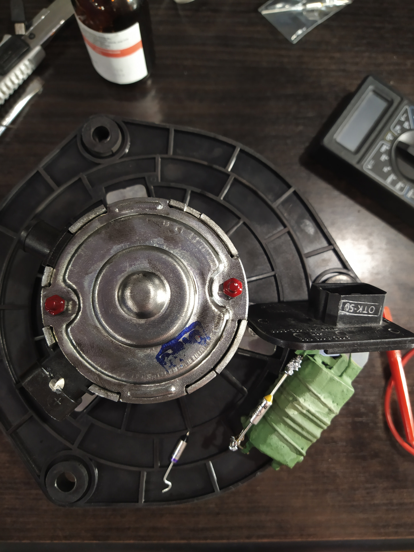 Предохранитель резистора и ТО моторчика печки. — Chevrolet Niva GLX, 1 ...