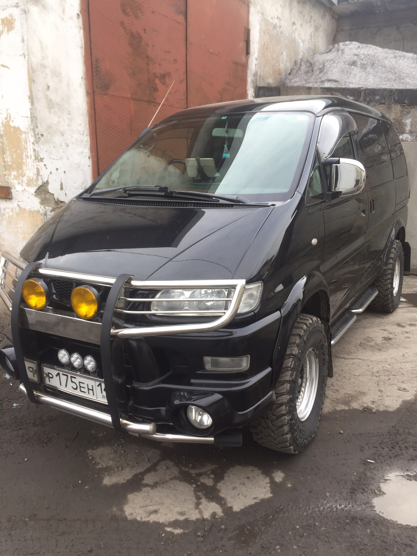 Mitsubishi delica 4x4. Delica p35w. Delica p35w. Колесо mitsubishi delica. Mitsubishi l400 колёса.