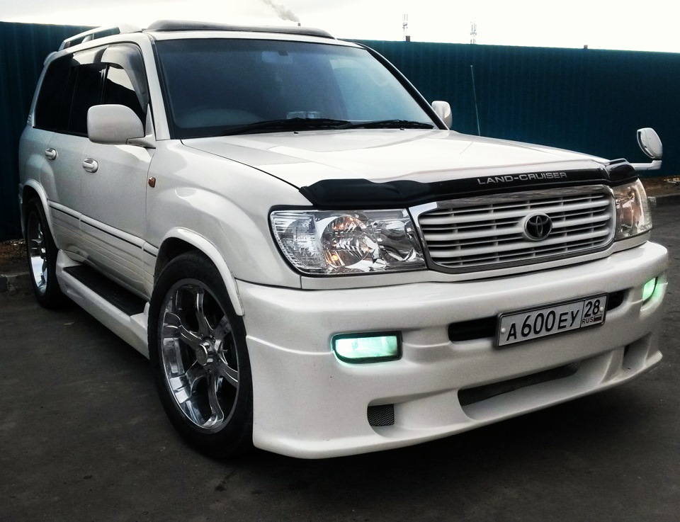 Бампер ленд крузер. Land Cruiser 100 VX Limited. Land Cruiser 100 обвес. Land Cruiser 100 морда от 200.