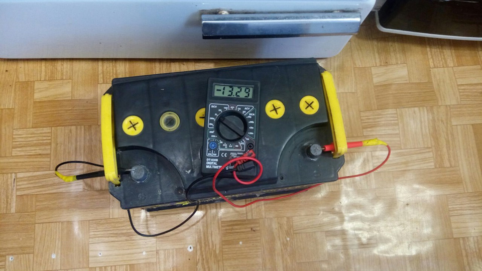 Зарядка аккумулятора и измерение плотности — Lada Приора хэтчбек, 1,6 л ...