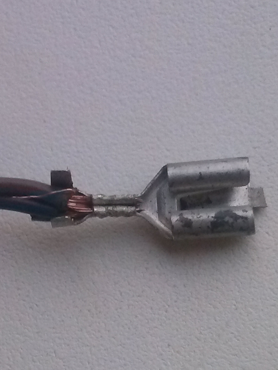 Вот так, аналогично поступаем с зажимами изоляции — Audi 100 (C3)