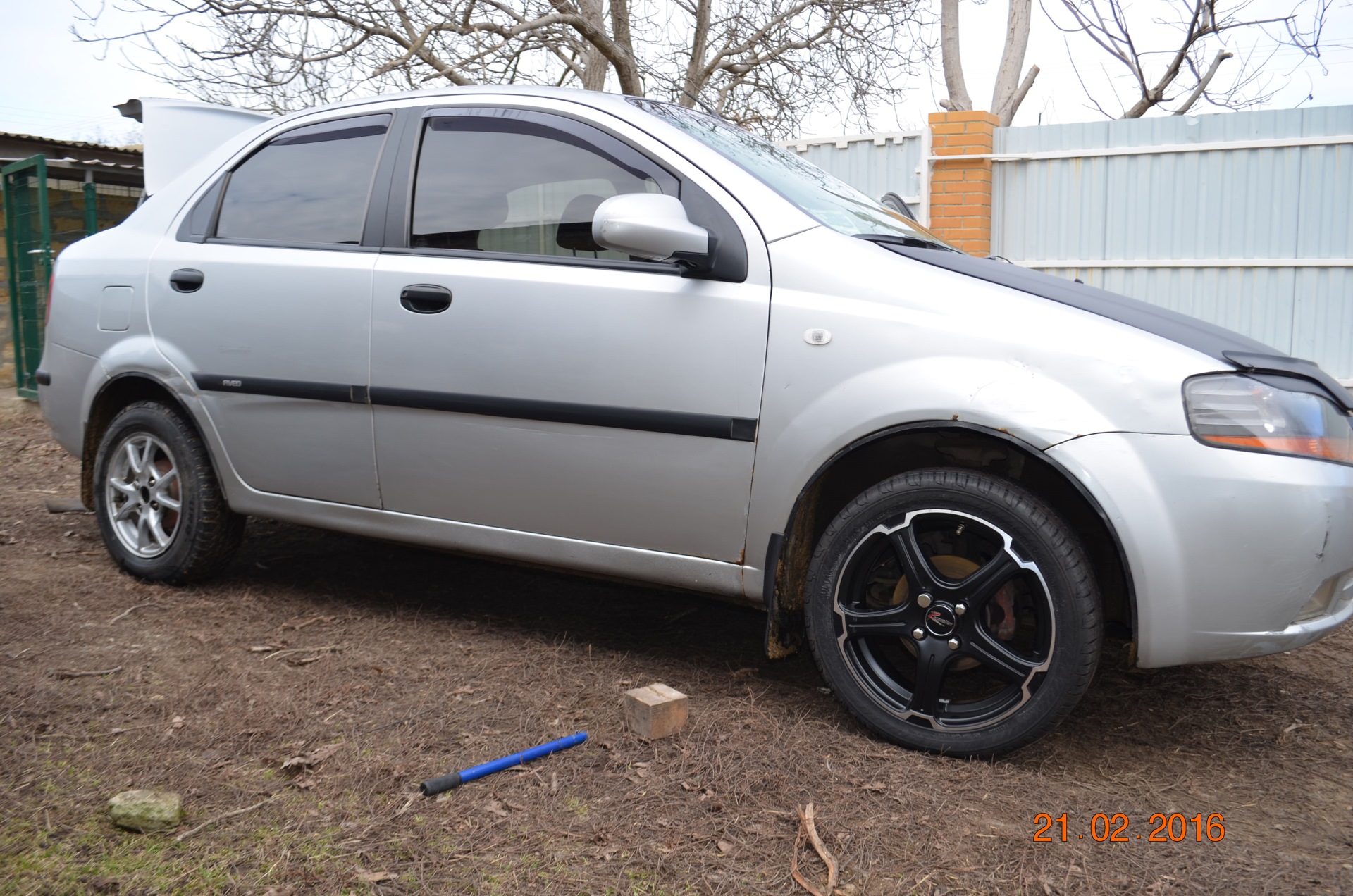 Переобулся на Лето, новые диски + новая резина Aveo R16 — Chevrolet Aveo  Sedan (1G), 1,5 л, 2005 года | стайлинг | DRIVE2