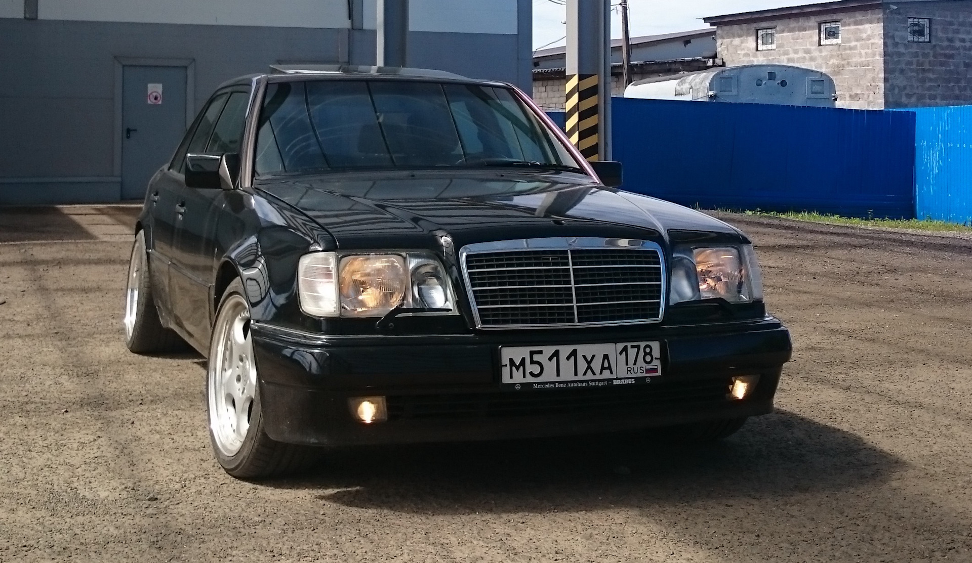 Мерседес Бенц w124 черный