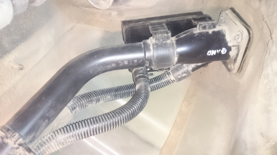 Замена воздушного фильтра топливного бака на KIA RIO II JB — KIA Rio 5 ...