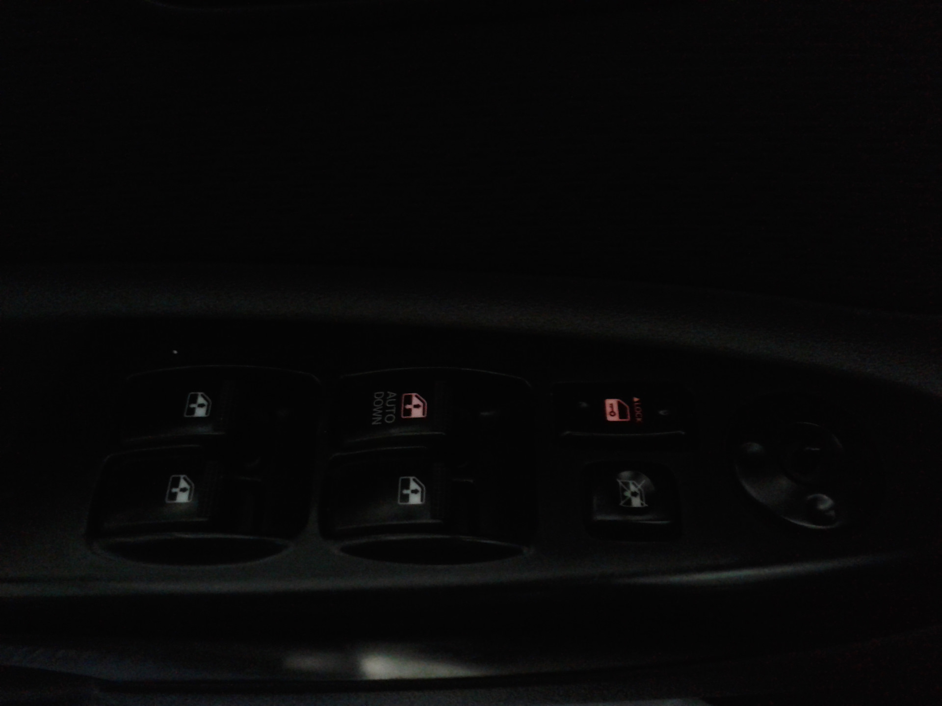 Подсветка кнопок киа. Подсветки кнопок Киа Рио 2. Подсветка кнопок стеклоподъемников Киа Рио 3 2014 года. Подсветка кнопок водительской двери Киа Рио 2. Кнопка стеклоподъемника Киа Рио драйв 2.