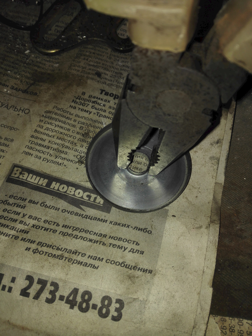 Как поменять приводной ремень на ниве шевроле. 85324d6s 960. Как поменять приводной ремень на ниве шевроле фото. Как поменять приводной ремень на ниве шевроле-85324d6s 960. картинка Как поменять приводной ремень на ниве шевроле. картинка 85324d6s 960. Пришло время замены ремня привода вспомогательных агрегатов. Старый уже порядочно износился и просился на замену уже давно, но все как то руки не доходили. По регламенту технического обслуживания Шевроле Нива, замену ремня вспомогательный агрегатов нужно производить раз на 60 000 км, или раз в 2 года, что наступает раньше. Мой ремень прошел 32 000 км, но ходил 3 года.