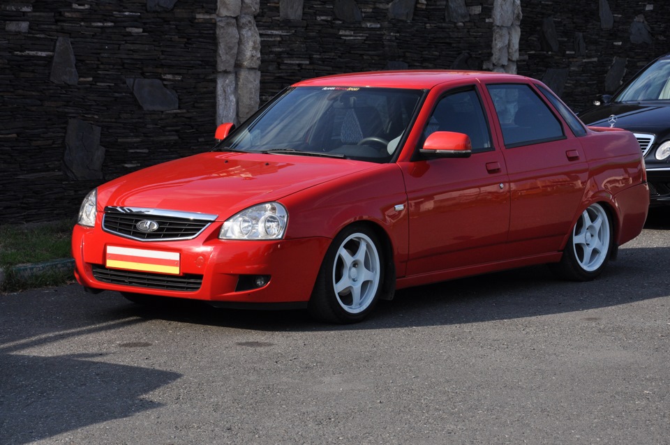 Lada Priora Red