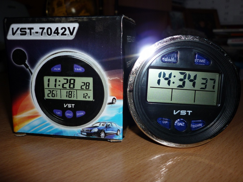 Vst часы как установить время. Часы VST 7042v. VST-7042v. Часы автомобильные VST 7042. VST 7042v термометр автомобильный (салон/улица, часы, вольтметр).