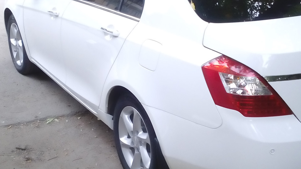 Отклеилось заднее стекло — Geely Emgrand EC7 FE-1, 1,8 л, 2014 года ...