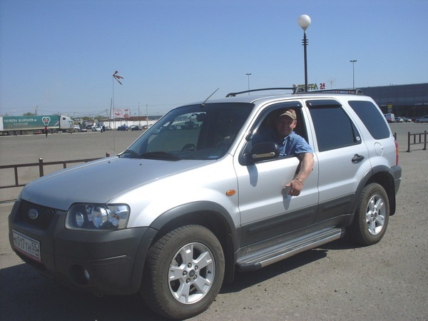 Маверик клуб. Ford Maverick XLT 2004. Форд Маверик2.3 размер с человеком. Форд Маверик клуб значок.