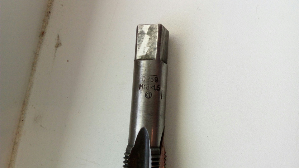 Заменил масло, нарезка новой резьбы в поддоне и замена сливной пробки ...