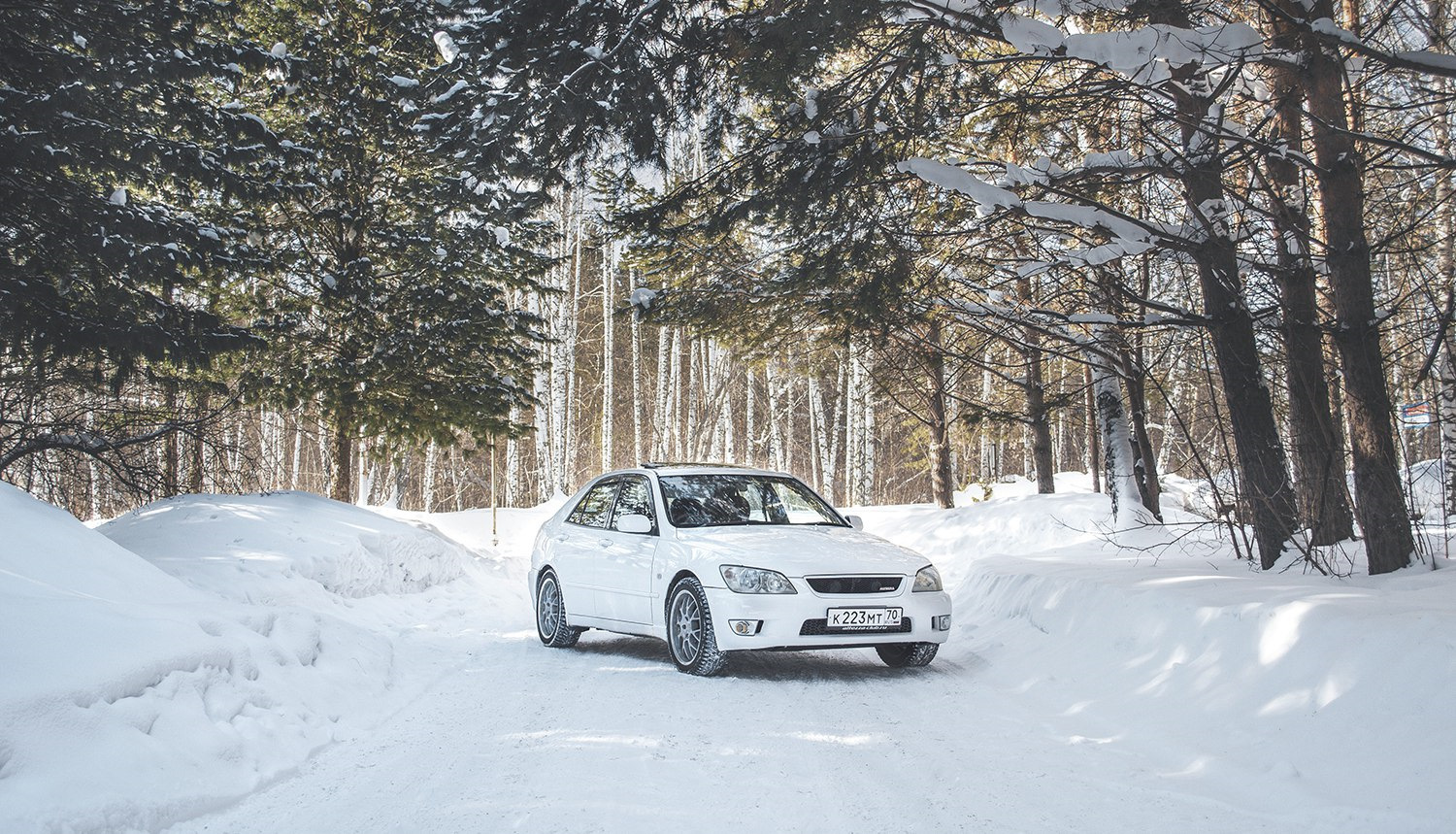 Тойота зима. Тойота зимой. Тойота в снегу. Альтеза зимой ночью. Toyota зима 1920x1080.