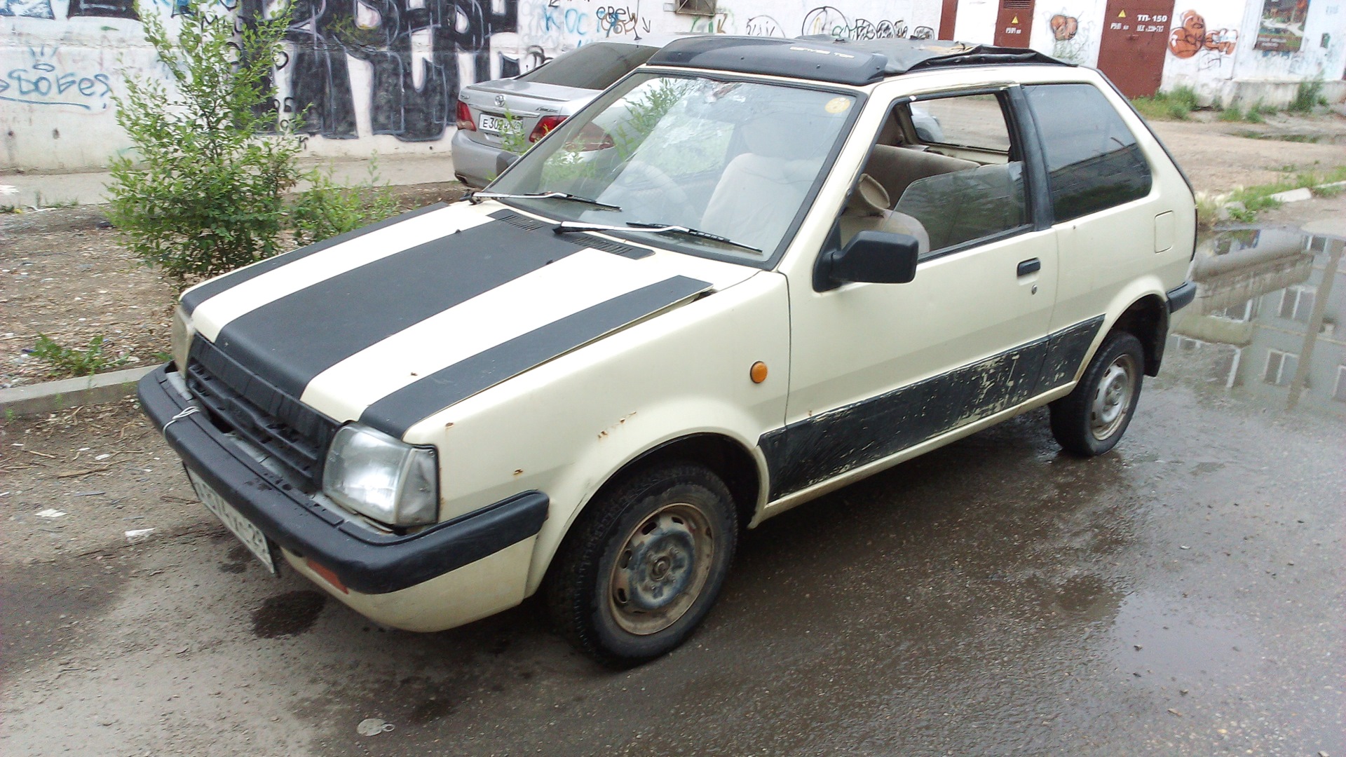 Nissan March k10