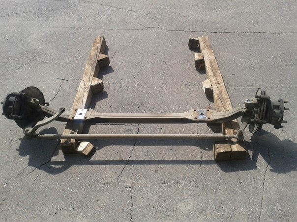 кто считает что удобнее менять шкворня на месте.я с вами не согласен ...