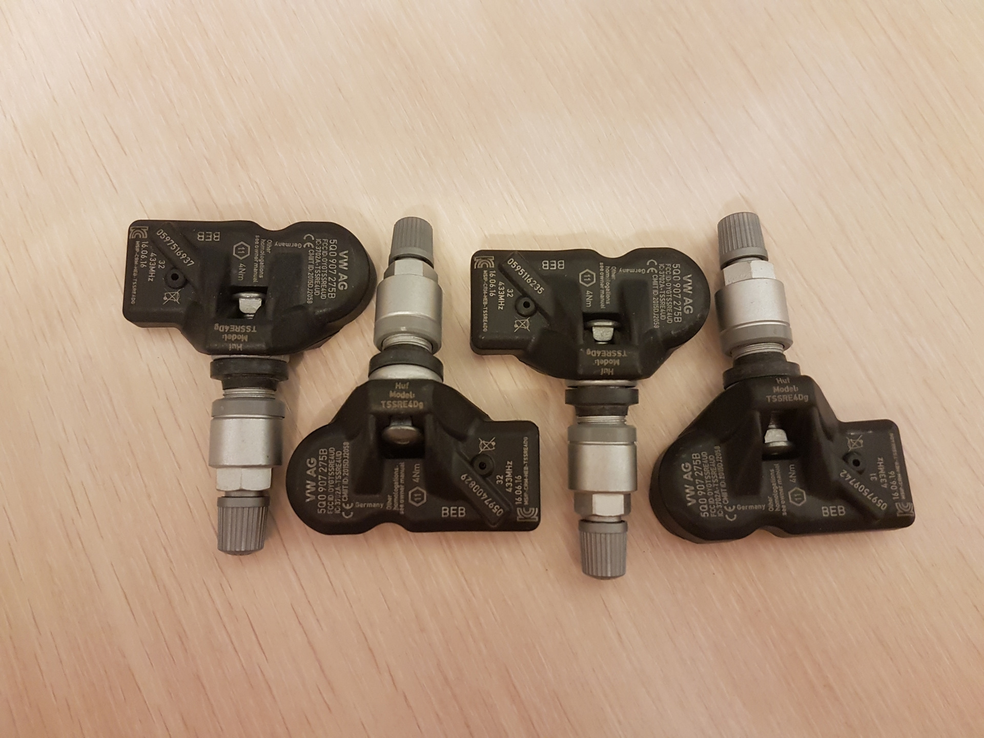 Датчик давления в шинах порше кайен 2013. Датчики давления в шинах для porsche cayenne. Audi a5 2008 датчик давления шин. Датчик давления шин кайен. Датчик давления шин кайен.