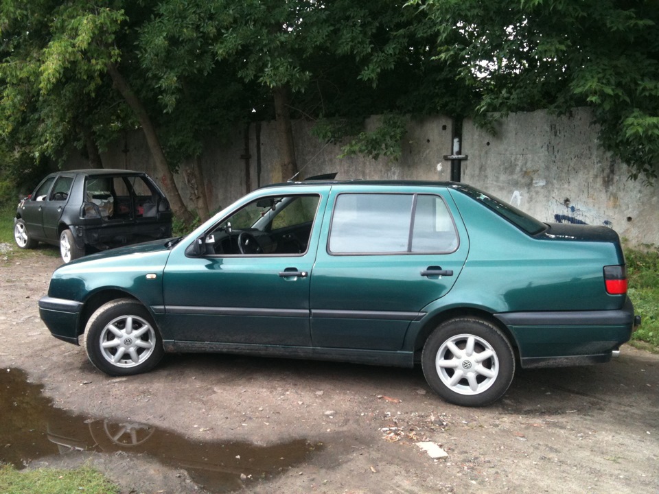 Volkswagen Vento зеленая