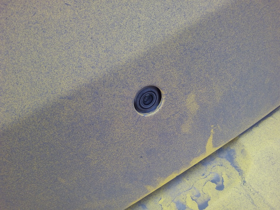 Не вставляется ключ в замок багажника(((. Но парковаться легче ...