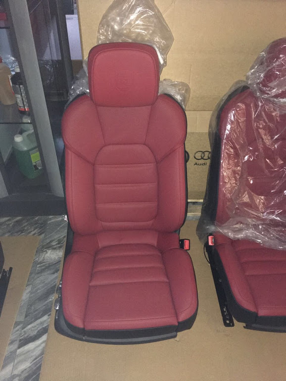 Сиденья порше кайен 958. Сидения cayenne. 18 позиционные сиденья порше кайен. Кресла порше кайен. Porsche cayenne hybrid двери салон.