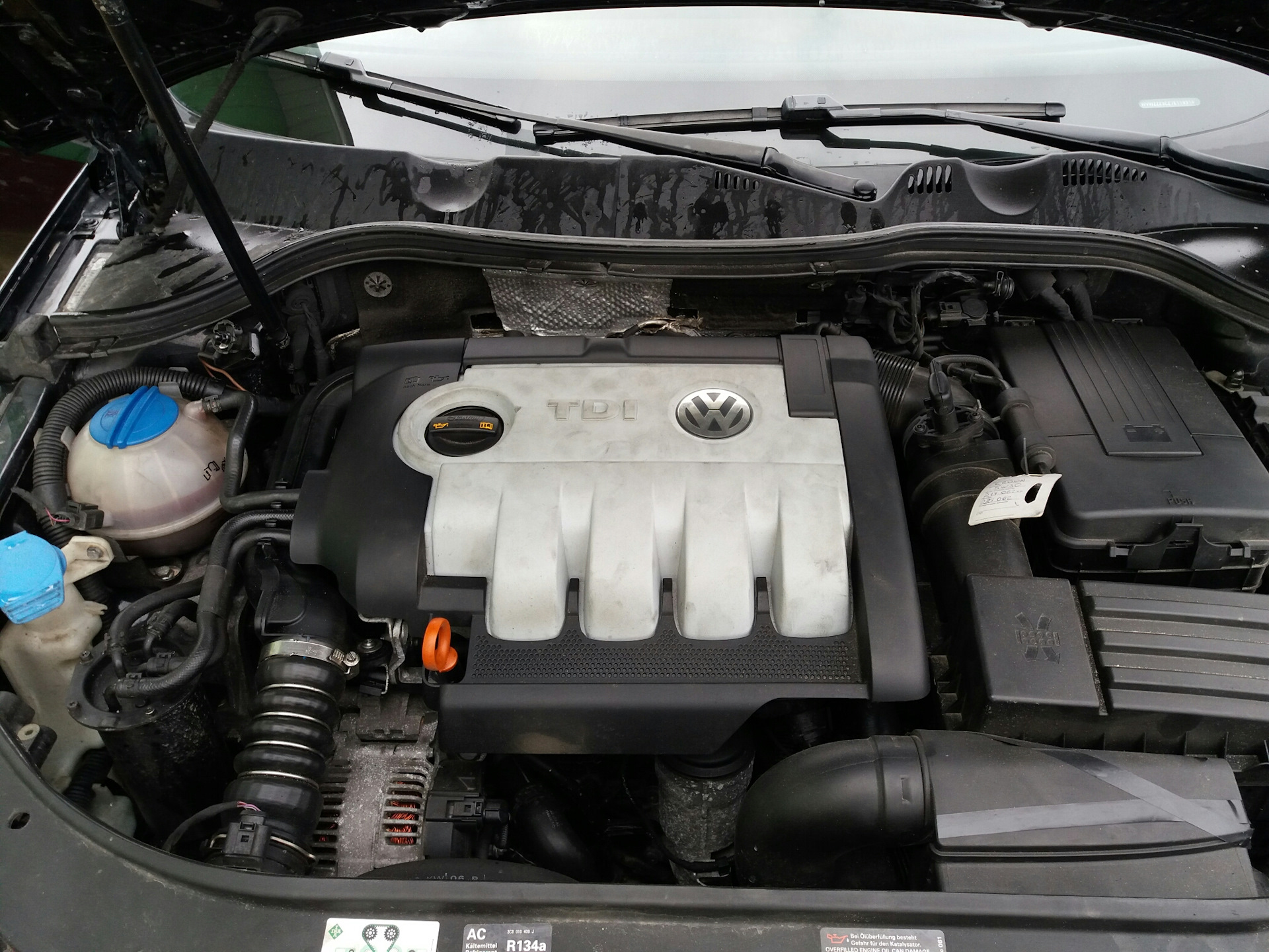 Пассат б6 двигатель в масле. Volkswagen Passat b6 2.0 TDI моторы. Мотор VW Passat b6 TDI. VW Passat b6 2.0 TDI bmp. Bmp двигатель Passat 2.0 TDI.
