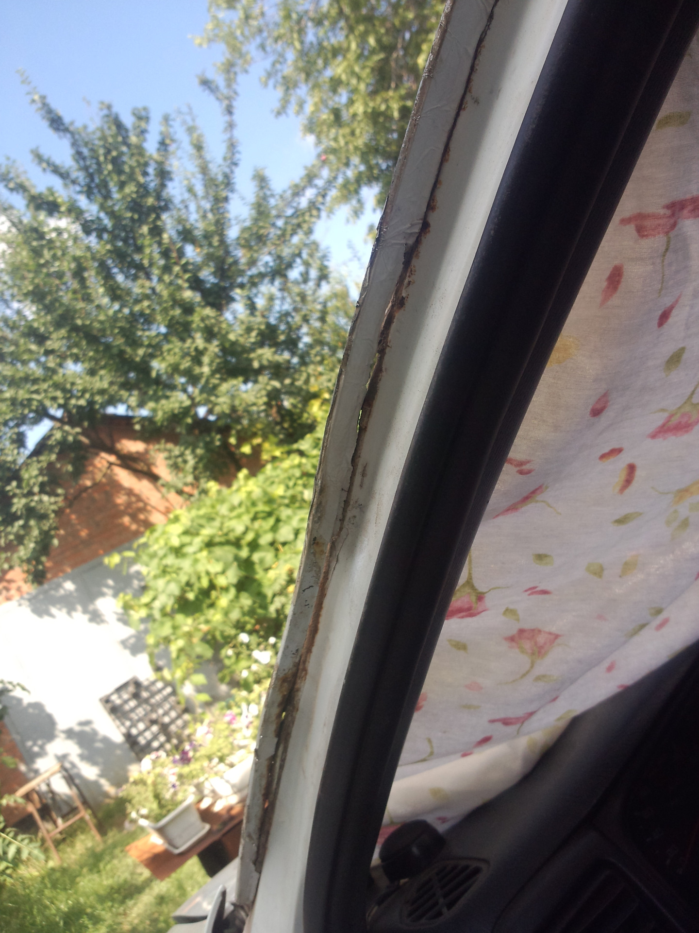 Замена треснувшего лобового стекла — Nissan Almera I (N15), 1,6 л, 1996 ...