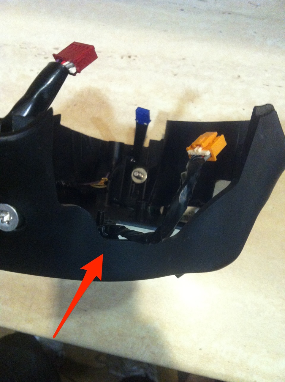 паз для кнопок блютус в кожухе Аута — Mitsubishi Lancer X