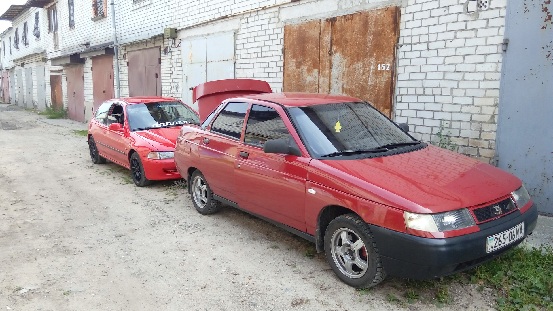 Lada 2110 красная