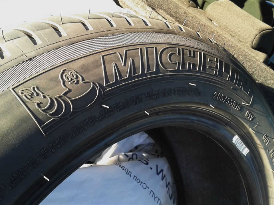 Мишлен где год выпуска. Дата производства шин Michelin. Год на резине Мишлен. Дата выпуска на шинах Мишлен. Год резины на покрышке Мишлен.